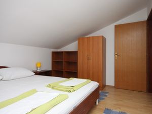 18322813-Ferienwohnung-4-Gradac (Split-Dalmatien)-300x225-5