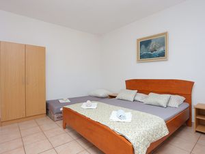 19060029-Ferienwohnung-4-Gradac (Split-Dalmatien)-300x225-3