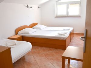 23931769-Ferienwohnung-4-Gradac (Split-Dalmatien)-300x225-3