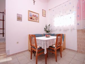 23930656-Ferienwohnung-4-Gradina-300x225-1