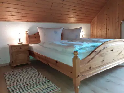 Schlafzimmer 1