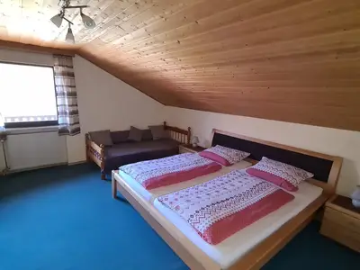 Schlafzimmer1 Hauswohnung.jpg