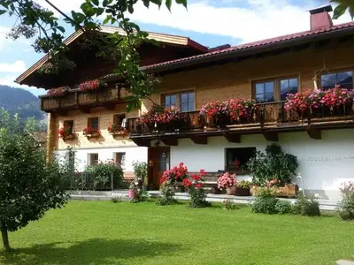 Ferienwohnung für 8 Personen (100 m²) in Haldensee 1/10