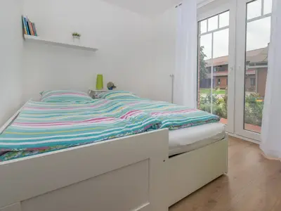 Schlafzimmer (Bett als Einzel- oder Doppelbett nutzbar)
