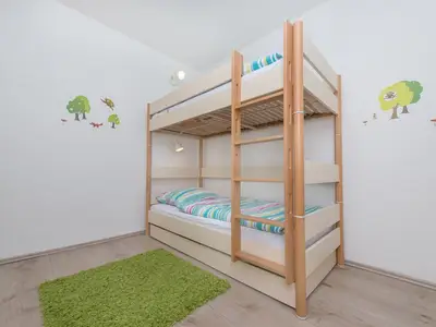 Schlafzimmer mit Etagenbett (dritte Matratze ausziehbar)