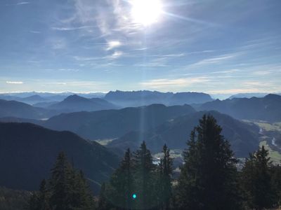 Für Bergfreunde: Blick vom Berg in das Chiemgau