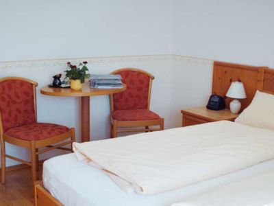 Schlafzimmer 2 mit Sitzgelegenheit