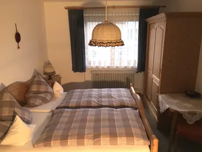 Schlafzimmer 1