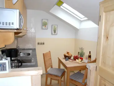 Küchenzeile mit Essecke