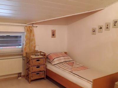 Einzelbett Schlafzimmer 2