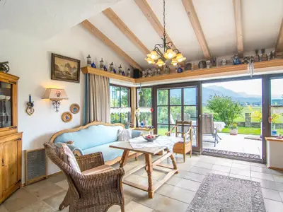 Wohnzimmer mit Blick in den Garten