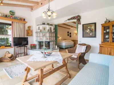 Wohnzimmer mit Blick ins Schlafzimmer