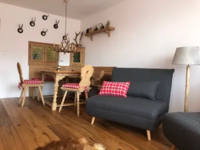Wohnzimmer mit Essbereich