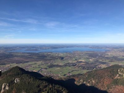 Für Bergfreunde: Blick vom Berg auf den Chiemsee