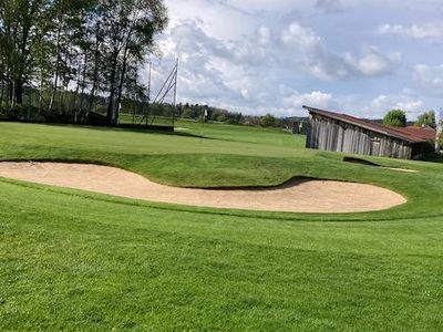 Für die Golfer: Übungsbunker am Golfplatz, der in 2 Minuten zu Fuß zu erreichen ist