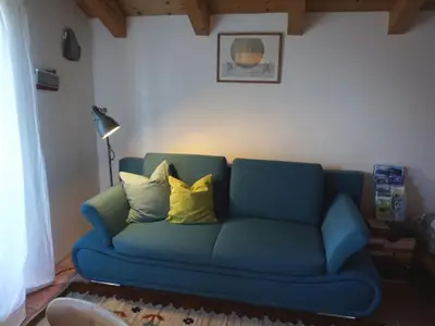 Die  gemütliche Schlafcouch bietet erholsame Stunden auf 150x200cm