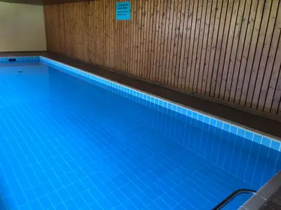 Schwimmbecken