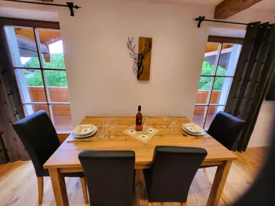 Eßgruppe mit Tisch und 4 Stühle