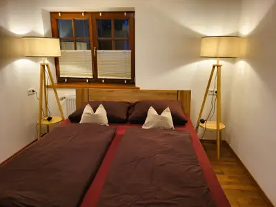 Schlafzimmer mit Bett 160x200