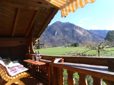 Balkonblick zum Schnappenberg (Jahreszeit März)