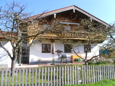 Ferienwohnung im kpl. Obergeschoss und Grillplatz (Jahreszeit März)
