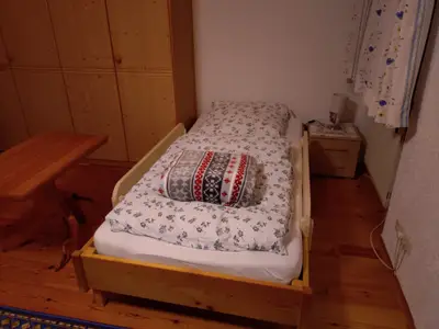3.Zusatzbett im Schlafzimmer 1 ( kindergerechtes Bett mit abnehmbare Zusatzteile)
