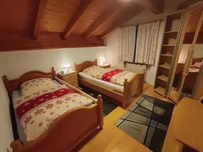 Schlafzimmer 2 mit 2 Einzelbetten