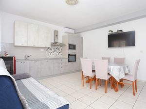 18953454-Ferienwohnung-4-Grebaštica-300x225-2