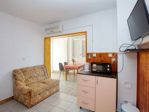 23571810-Ferienwohnung-4-Grebaštica-300x225-2