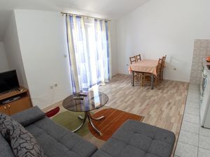 23926364-Ferienwohnung-4-Grebaštica-300x225-1