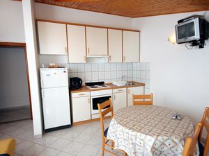 23928020-Ferienwohnung-4-Grebaštica-300x225-3