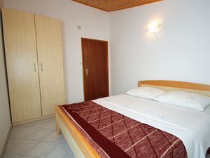 23928020-Ferienwohnung-4-Grebaštica-300x225-5