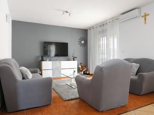 23931166-Ferienwohnung-6-Grebaštica-300x225-1