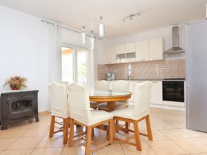 23931166-Ferienwohnung-6-Grebaštica-300x225-5