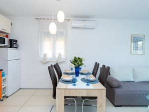 23932865-Ferienwohnung-2-Grebaštica-300x225-5