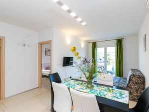 23932867-Ferienwohnung-2-Grebaštica-300x225-4