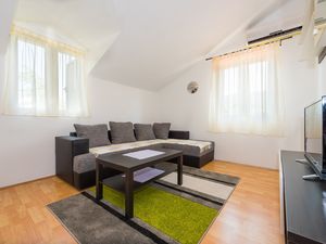 23926363-Ferienwohnung-4-Grebaštica-300x225-1