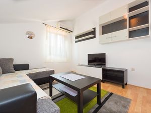 23926363-Ferienwohnung-4-Grebaštica-300x225-2