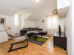 23926363-Ferienwohnung-4-Grebaštica-300x225-3