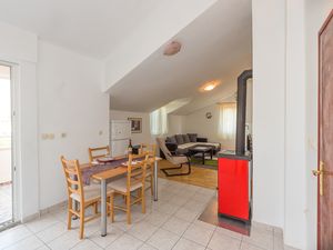 23926363-Ferienwohnung-4-Grebaštica-300x225-5