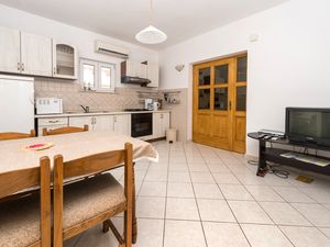 23927637-Ferienwohnung-5-Grebaštica-300x225-1