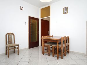 23927637-Ferienwohnung-5-Grebaštica-300x225-2