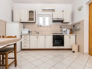 23927637-Ferienwohnung-5-Grebaštica-300x225-3