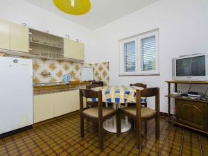 24030732-Ferienwohnung-4-Grebaštica-300x225-3