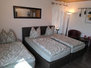 23953270-Ferienwohnung-3-Grebenstein-300x225-2