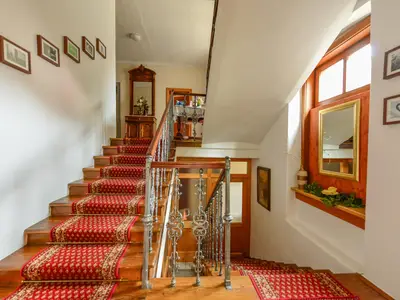 Gästeaufgang ins Obergeschoß