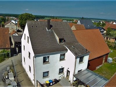 Gästehaus24 Grettstadt, verkehrsgünstig und doch ruhig gelegen.