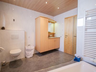 Badezimmer - Ferienwohnung-Gstrein