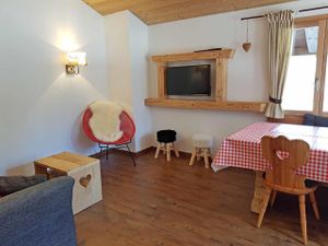 22243825-Ferienwohnung-5-Grindelwald-300x225-5