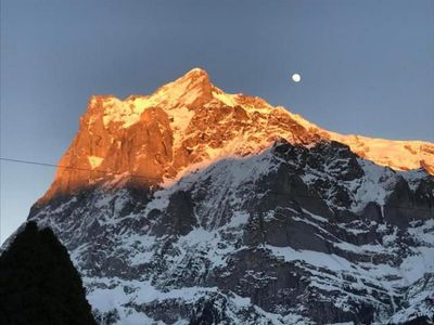 Wetterhorn mit Abendsonne + Mond